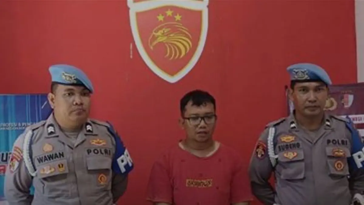 Oknum Polisi pamer duit saat diamankan Propam Polres Gorontalo (F:Hms-Pol)