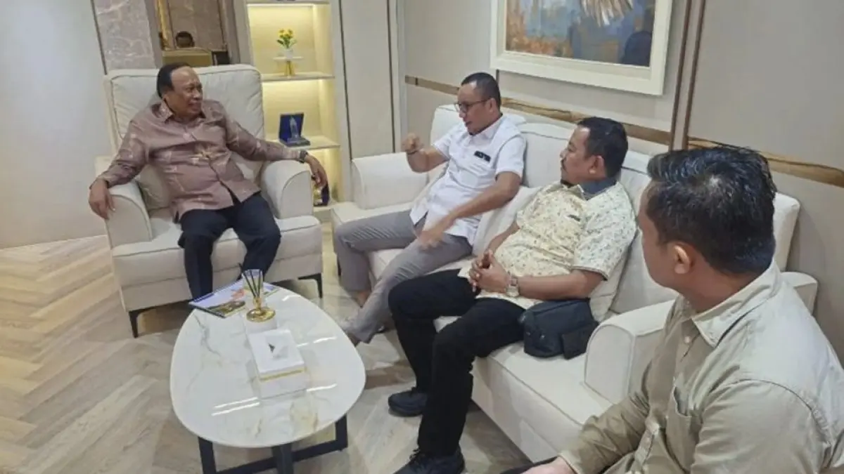 Wakil Bupati Lahmuddin Hambali langsung  menemui Ketua Badan Anggaran DPR RI, Muhidin Mohamad Said, untuk mengamankan dukungan pusat.(F:Prokopim)