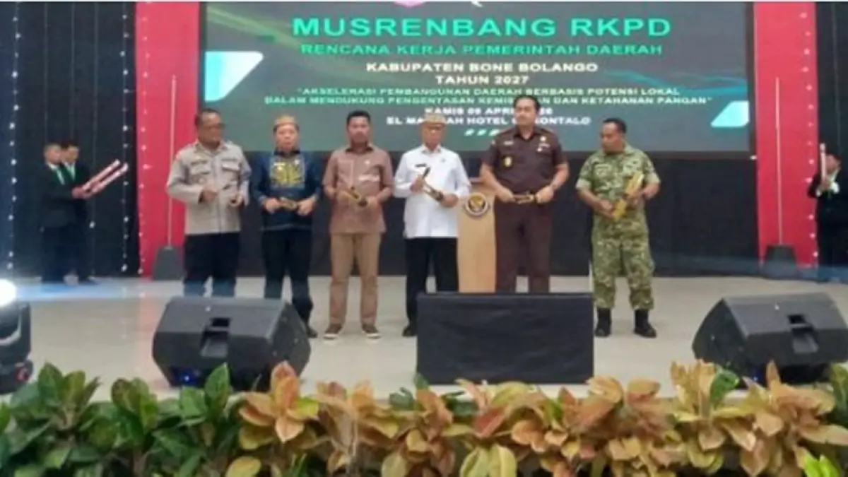 Bupati Bone Bolango, Ismet Mile saat membuka Musrenbang RKPD Tahun 2027 di El 
Madinah Hotel. (F.Sandi/Diskominfo)