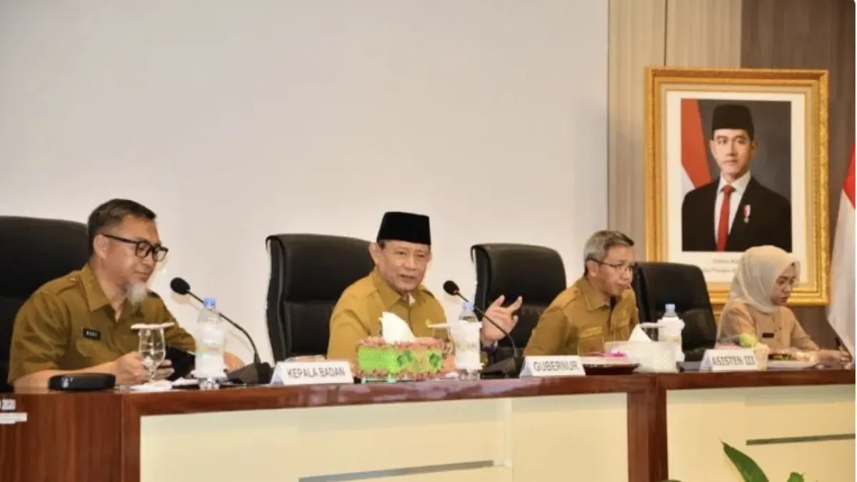 Gubernur Gorontalo Gusnar Ismail memberikan arahan pada dialog kinerja di Badan Kepegawaian dan Sumber Daya Manusia (BKPSDM) dan dihadiri oleh semua pegawai di instansi tersebut, Senin (13/4/2026). ANTARA/HO-Kominfotik Provinsi Gorontalo