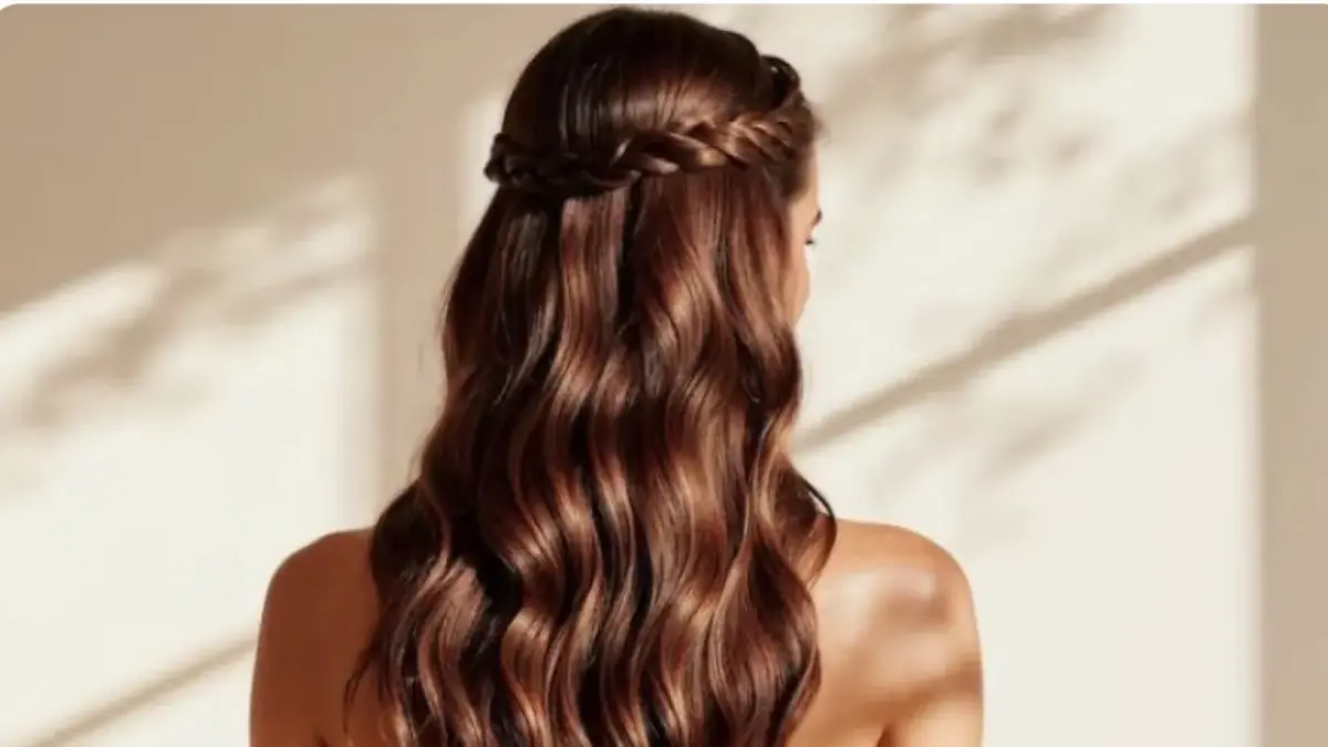 Ilustrasi curly hairdo/freepik