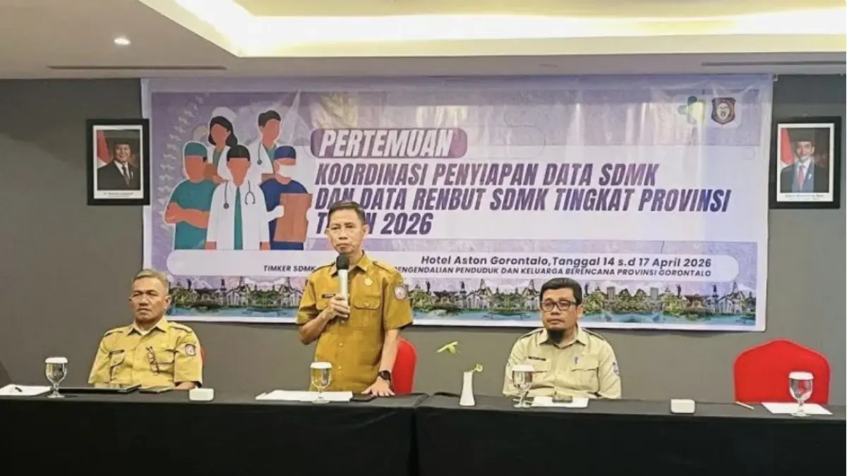 Kepala Dinas Kesehatan Provinsi Gorontalo Anang Otoluwa memberikan sambutan dalam pembukaan "Pertemuan Koordinasi Penyiapan Data SDMK dan Data Renbut SDMK Tingkat Provinsi Tahun 2026" di Hotel Aston Gorontalo.ANTARA/Agista Paladji
