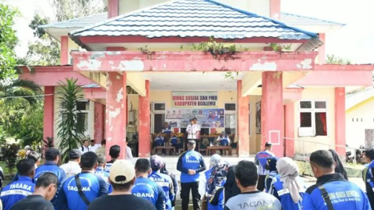  Pemerintah Kabupaten Boalemo menggelar apel bakti sosial dalam rangka memperingati Hari Ulang Tahun Taruna Siaga Bencana (Tagana) ke-22. (F:Frokopim)