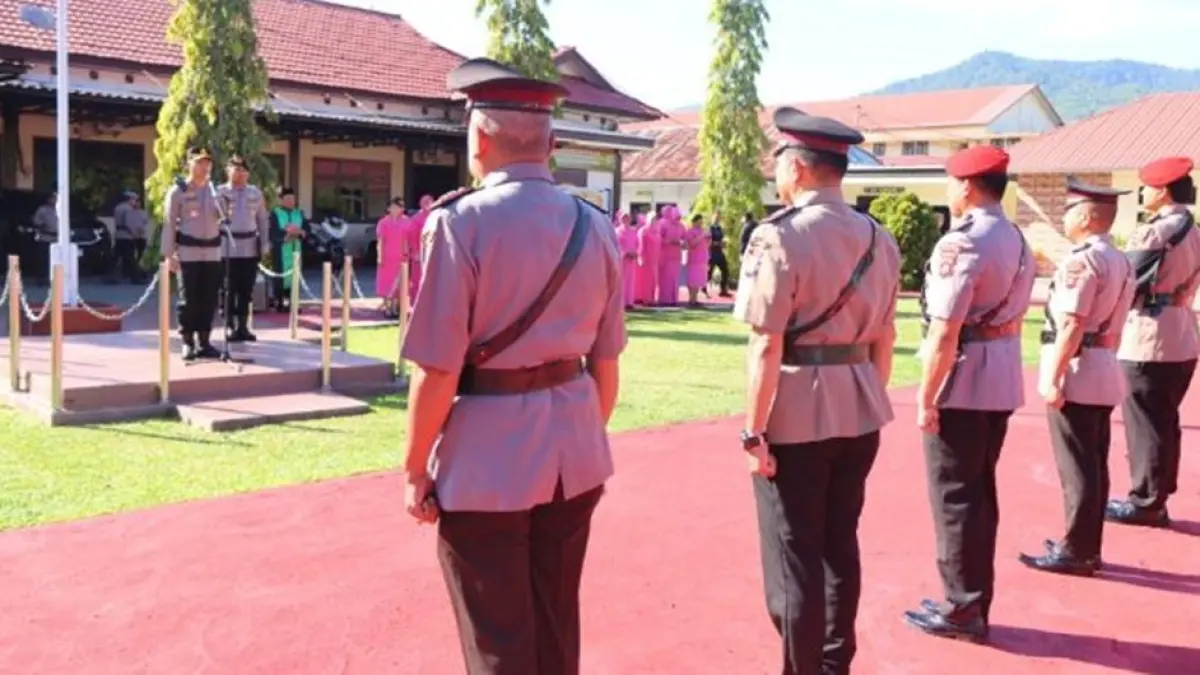 Upacara dipimpin langsung Kapolres Supriantoro dan dihadiri Wakapolres, pejabat utama, 
para Kapolsek jajaran, perwira, Bhayangkari, serta personel Polres Bone Bolango.(F:Hms-Pol)