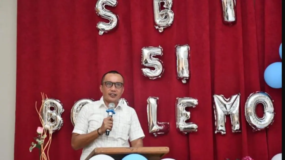 Wakil Bupati Boalemo, Lahmuddin Hambali, menghadiri kegiatan Wisuda Akbar School Master Teacher yang digelar di Aula MTs Negeri Tilamuta,(F:Porkopim)
