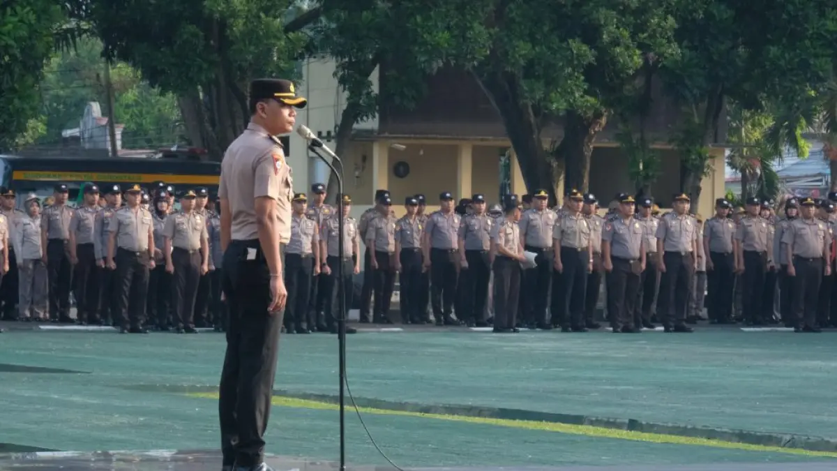 Karo Ops Polda Gorontalo Kombes Pol. Pramono Jati saat memimpin apel pagi, menyoroti tingginya angka kriminalitas di wilayahnya.