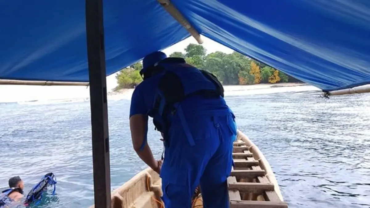 Tujuh warga Desa Buladu yang sempat terdampar di Pulau Mas akhirnya berhasil dievakuasi oleh personel Dit Polairud Polda Gorontalo melalui Pos Polairud Sumalata.(F:Hms-Pol)