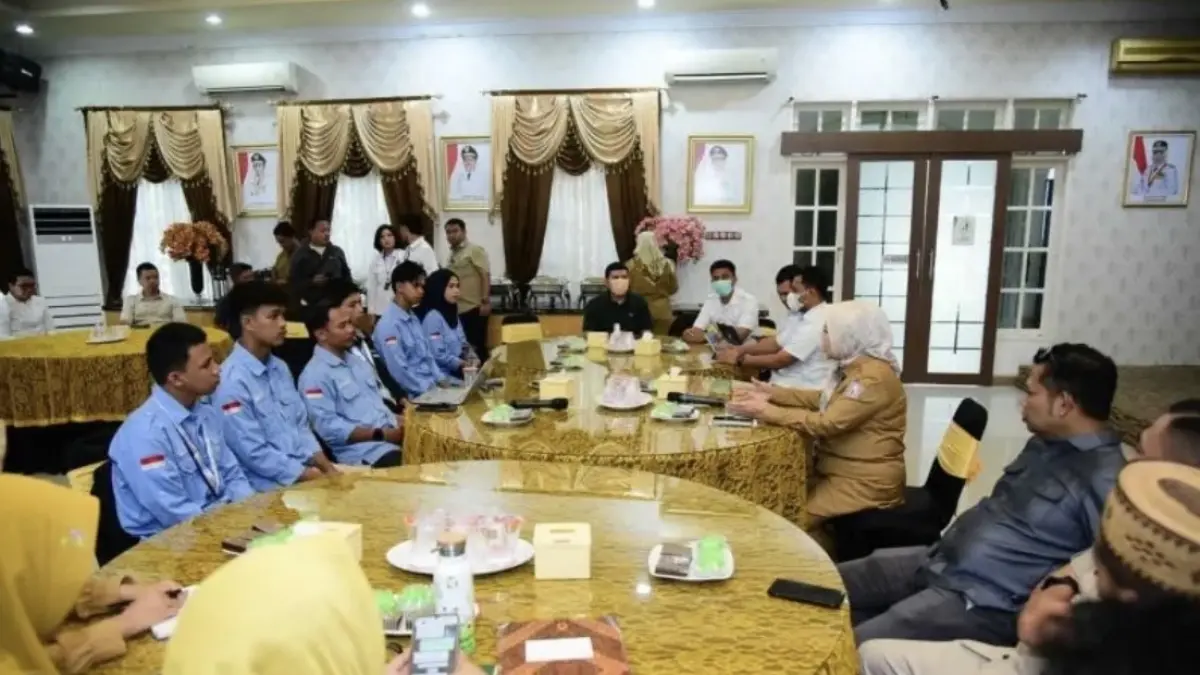 Wakil Gubernur Gorontalo Idah Syahidah Rusli Habibie, Kepala Dinas Kesehatan Provinsi, Kaban Kesbangpol, jajaran Komisi IV DPRD Provinsi Gorontalo, bersama perwakilan IPMBP, pada rapat bersama terkait evaluasi MBG di rumah dinas jabatan Wagub, Senin (20/4/2026). ANTARA/HO-Diskominfotik Provinsi Gorontalo