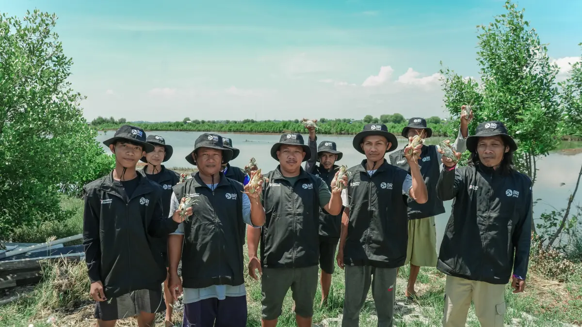 Penanaman 500 pohon mangrove di kawasan pesisir Muara Gembong, Kabupaten Bekasi, Provinsi Jawa Barat.