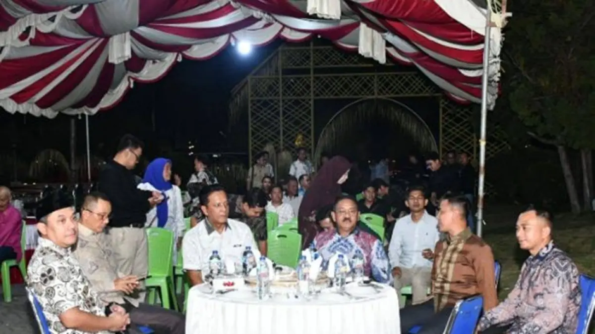 Suasana penuh kehangatan dan rasa kekeluargaan mewarnai acara ramah tamah perpisahan untuk Kepala Kejaksaan Negeri Boalemo, Nurul Anwar, SH, M.Hum, di Rumah Jabatan Bupati, (F:Dkmfo)