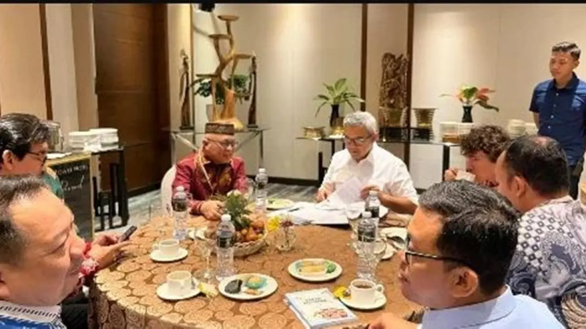 Bupati Gorontalo Sofyan Puhi menghadiri forum strategis nasional dalam Dialog Best Practice Program Makan Bergizi Gratis (MBG) yang digelar di Gumaya Tower Hotel. (F:DKmfo)