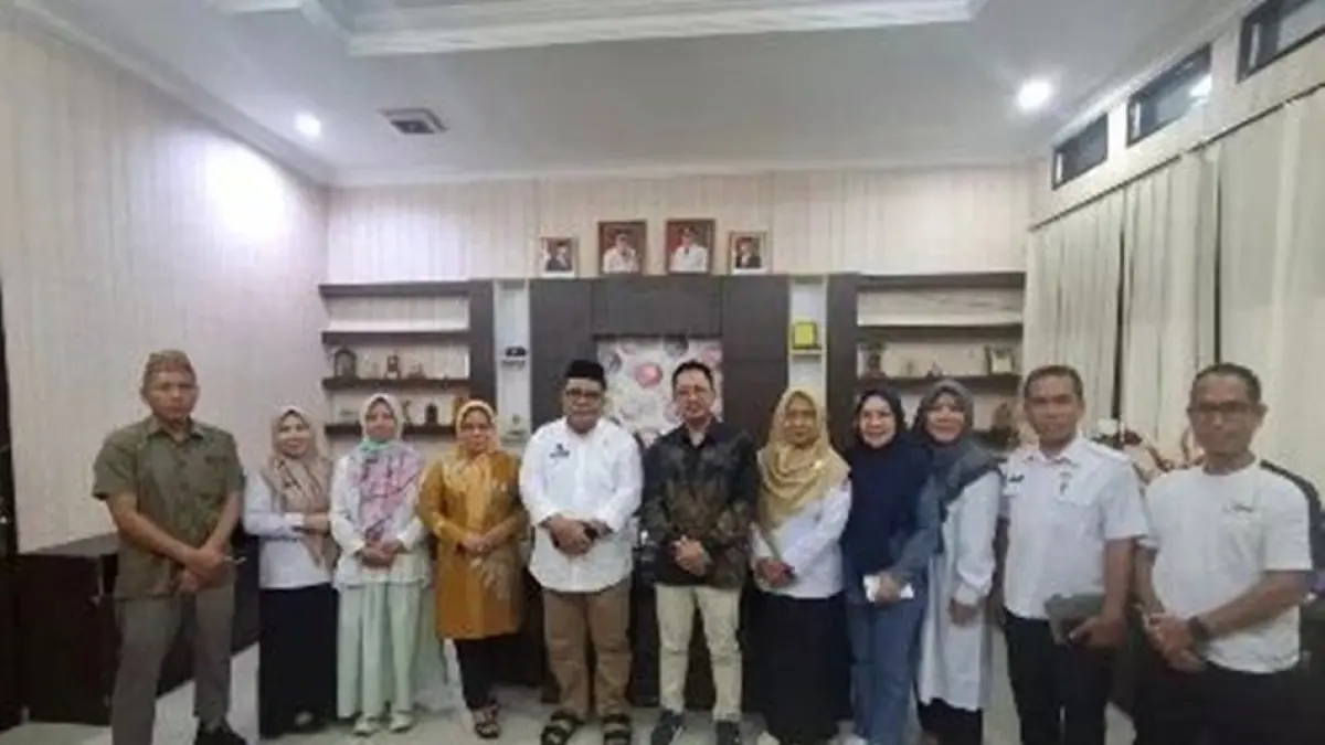 Sekretaris Daerah Sugondo Makmur menerima langsung presentasi dari Fresenius Medical Care.(F::DKmfo)