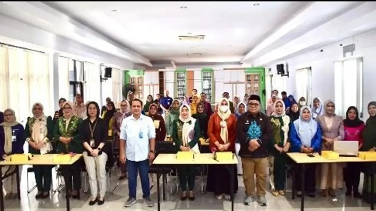  Sekretaris Daerah Kabupaten Gorontalo, Sugondo Makmur saat membuka kegiatan monitoring dan evaluasi KBK yang digelar di Aula Dinas Kesehatan Kabupaten Gorontalo.(F:Dkmfo)