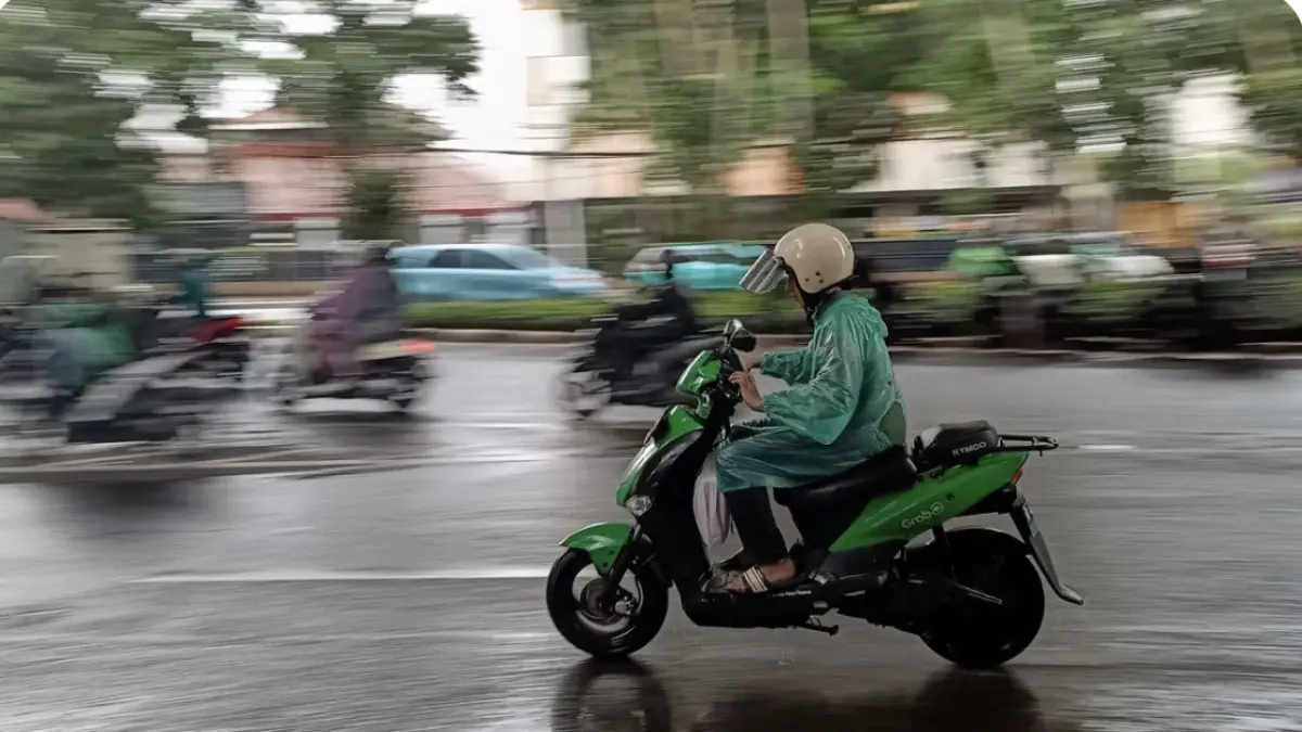 4 tips aman berkendara di jalan basah (Istimewa)