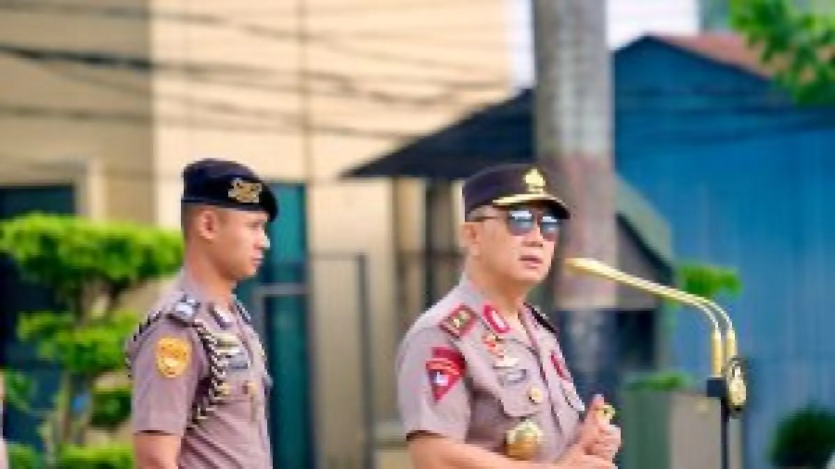 Kapolda Gorontalo Irjen Pol. Widodo mengapresiasi keberhasilan pengamanan Hari Buruh, sekaligus mengingatkan personel untuk tetap waspada dan mengedepankan pendekatan humanis dalam setiap tugas.