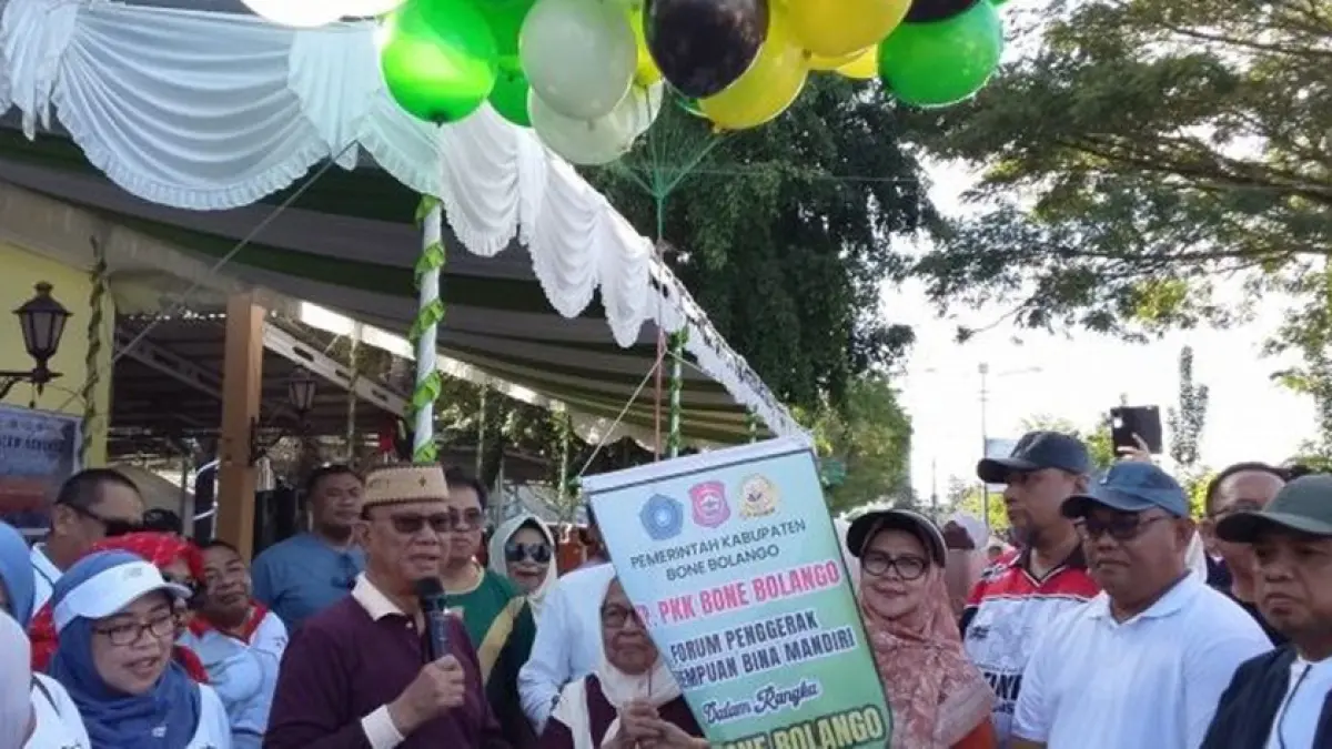 Pelaksanaan Bazar Sehat dan UMKM di kawasan Centerpoint Bone Bolango dibuka Bupati Bone Bolango Ismet Mile.(F:Dkmfo)