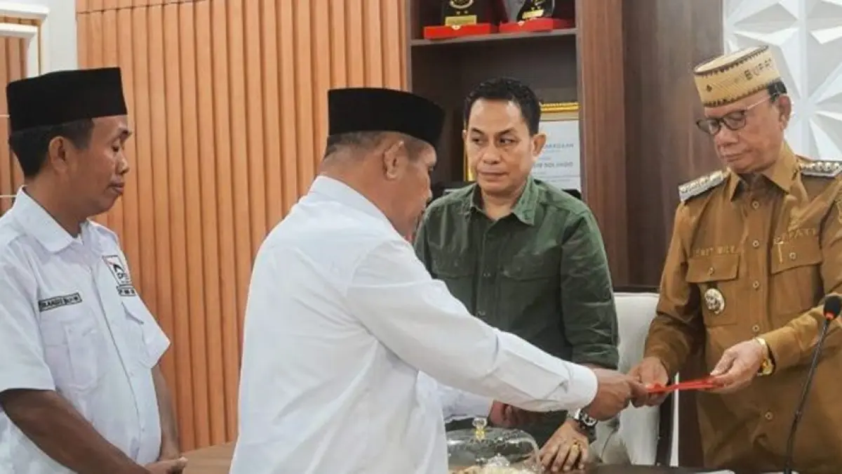 Bupati Bone Bolango Ismet Mile menerima silaturahmi pengurus baru PSI Bone Bolango.(F:DKmfo)