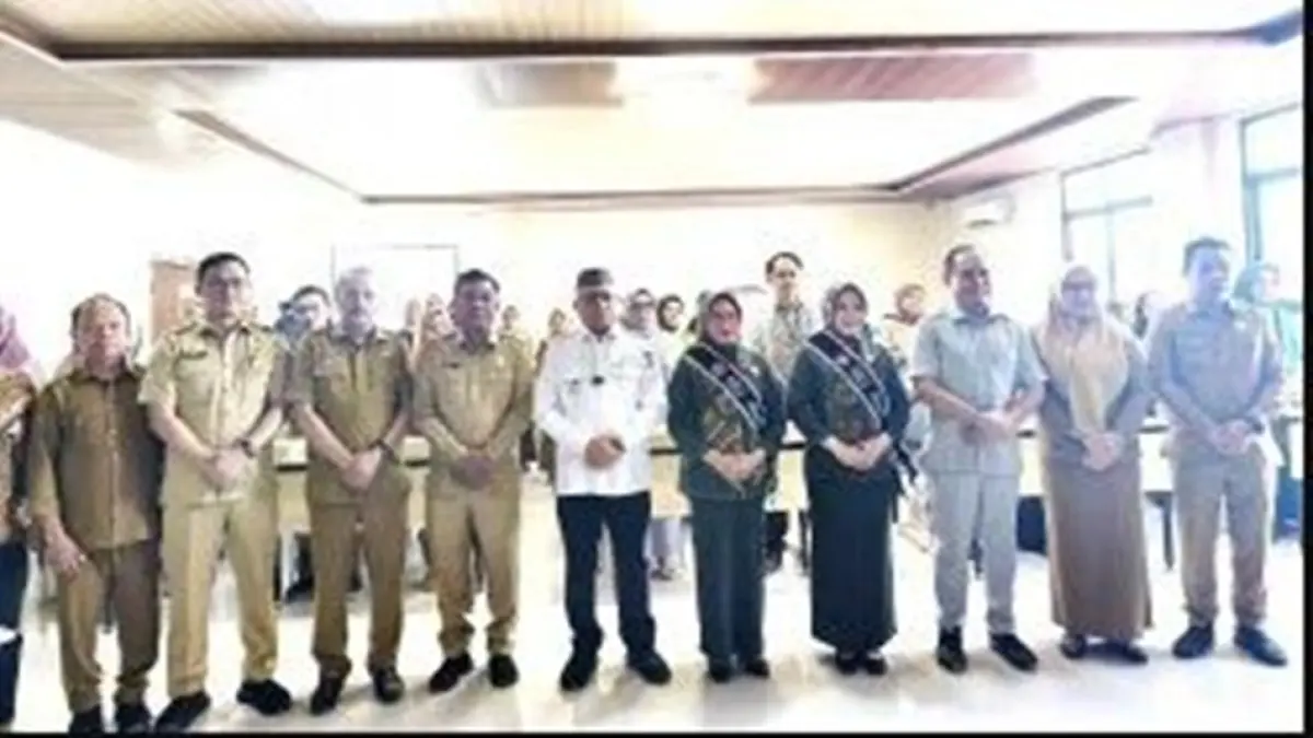 Bupati Sofyan Puhi  membuka pelatihan bisnis dan kurasi produk. Kegiatan ini berlangsung di PLUT Desa Bulila.(F: DKmfo)
