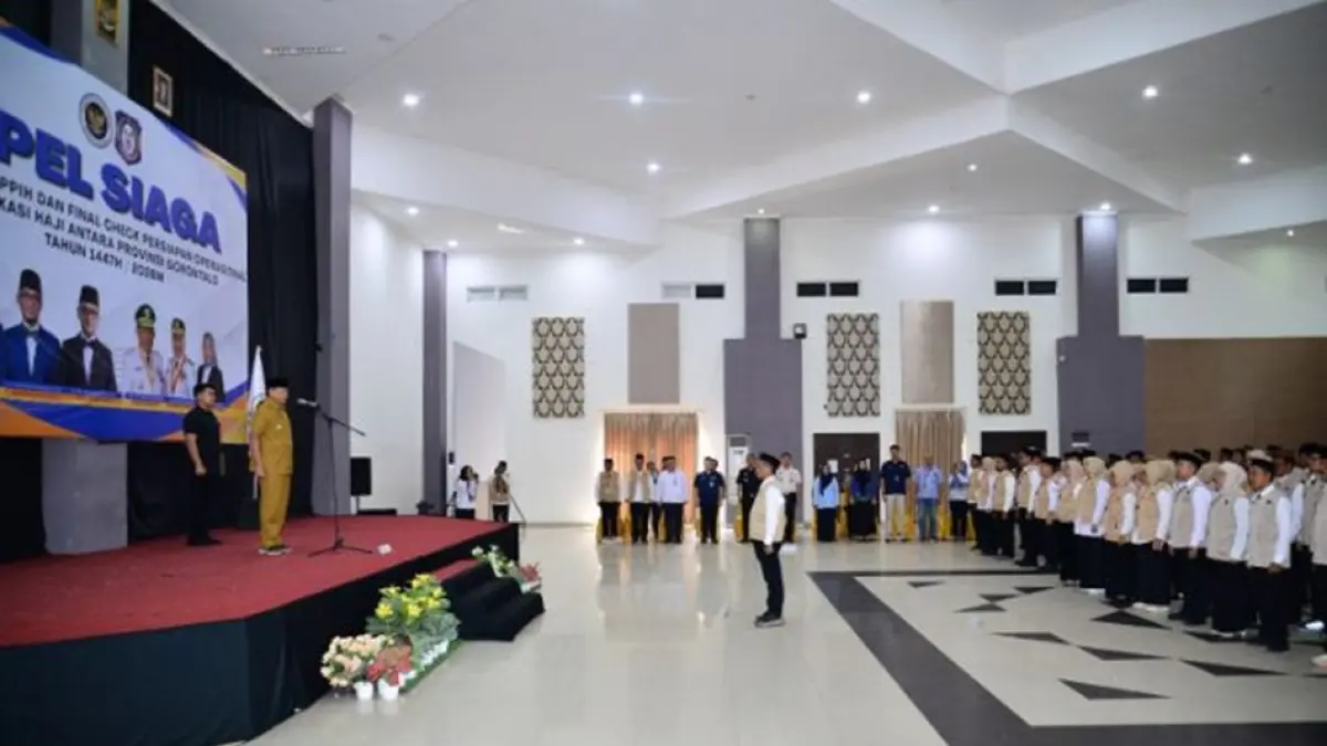 Gubernur Gusnar Ismail mengukuhkan Petugas Penyelenggara Ibadah Haji (PPIH) Embarkasi Haji Antara (EHA) Gorontalo bertempat di Asrama Haji.(F:Dkmfotik)