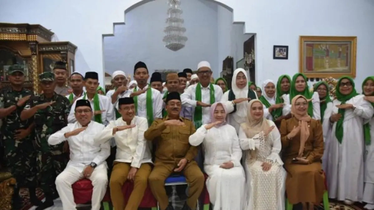 Pemerintah Kabupaten Boalemo menggelar doa syukuran pemberangkatan calon jemaah haji musim haji 1447 Hijriah/2026 di rumah jabatan Bupati.(F:Prokopim)