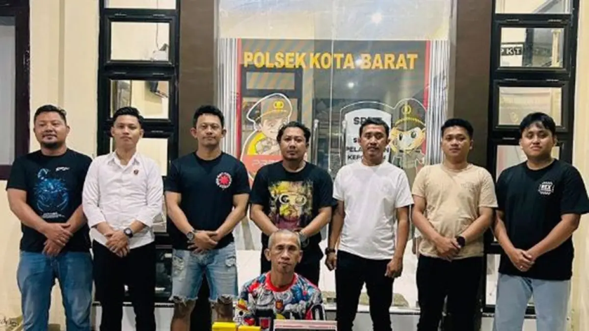 Team Resmob Jatanras Polresta Gorontalo Kota bersama personel Polsek Kota Barat berhasil mengamankan seorang pria berinisial AH, 45 tahun.(F:Hms-Pol)