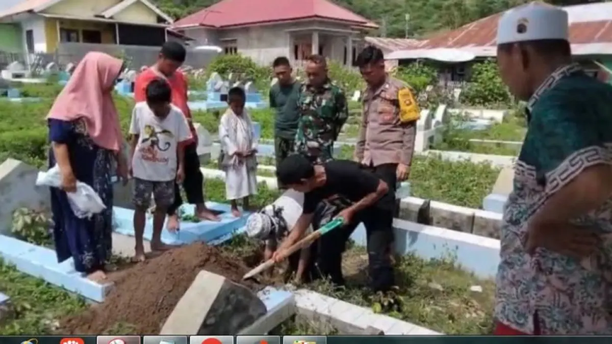 Aparat kepolisian bersama pemerintah kelurahan dan masyarakat Leato Selatan.
Melaksanakan proses pemakaman seorang bayi laki-laki yang sebelumnya ditemukan di pesisir Pantai Blue Marlin. (F:Hms-Pol)