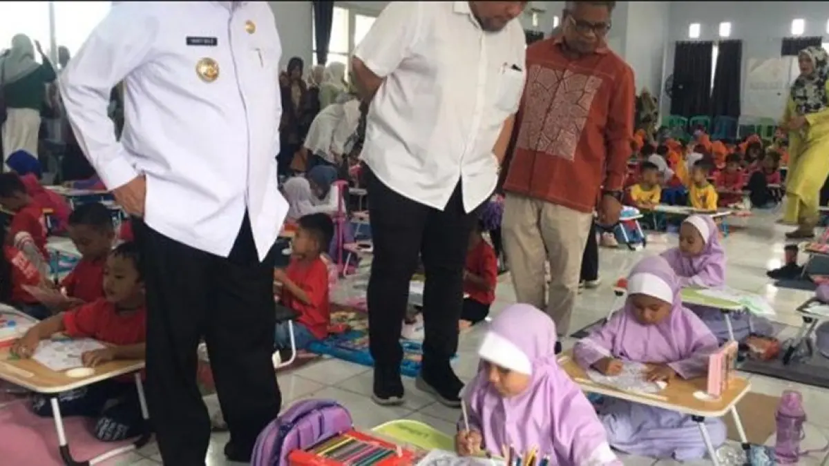 Bupati Ismet Mile saat menghadiri Lomba Mewarnai se-Kabupaten Bone Bolango dalam rangka Hari Pendidikan Nasional tahun 2026 di BPU Kabila, Kamis (7/6/2026). (F. Indra/Diskominfo)