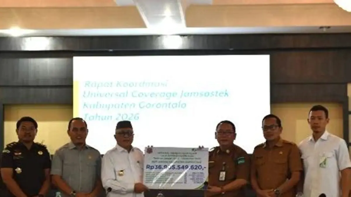 Rapat koordinasi di Kantor Bupati Gorontalo yang dihadiri Bupati Gorontalo Sofyan Puhi dan Kepala Cabang BPJS Ketenagakerjaan Provinsi Gorontalo, Sanco Simanullang, (F:DKmfo)