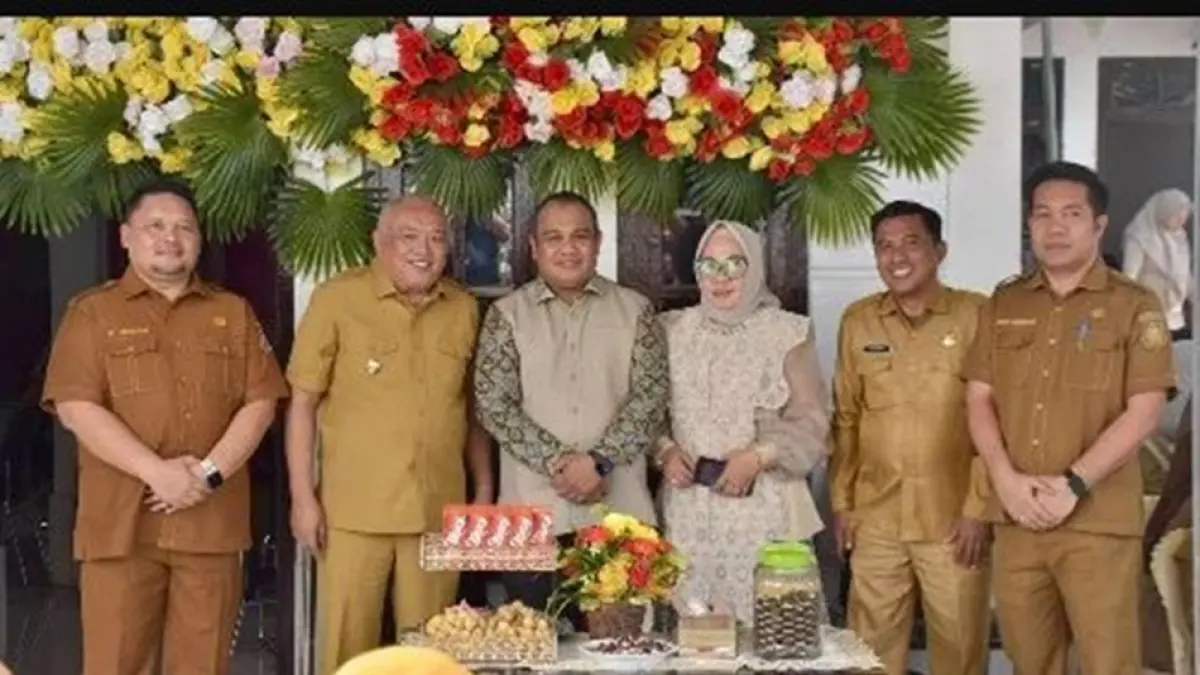 Wakil Bupati Gorontalo Tonny S. Junus bersama jajaran pemerintah daerah menghadiri peresmian gedung baru Klinik Pratama Fatmawati di Desa Tolotio, Kecamatan Tibawa. (F:DKmfo)