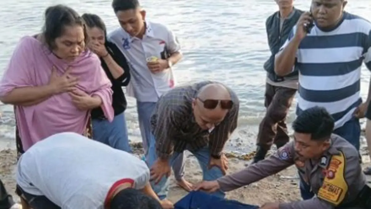 Warga Kelurahan Leato Selatan, Kecamatan Dumbo Raya, Kota Gorontalo  digegerkan dengan penemuan sesosok mayat bayi laki-laki di pesisir pantai. (F:Hms-Pol)