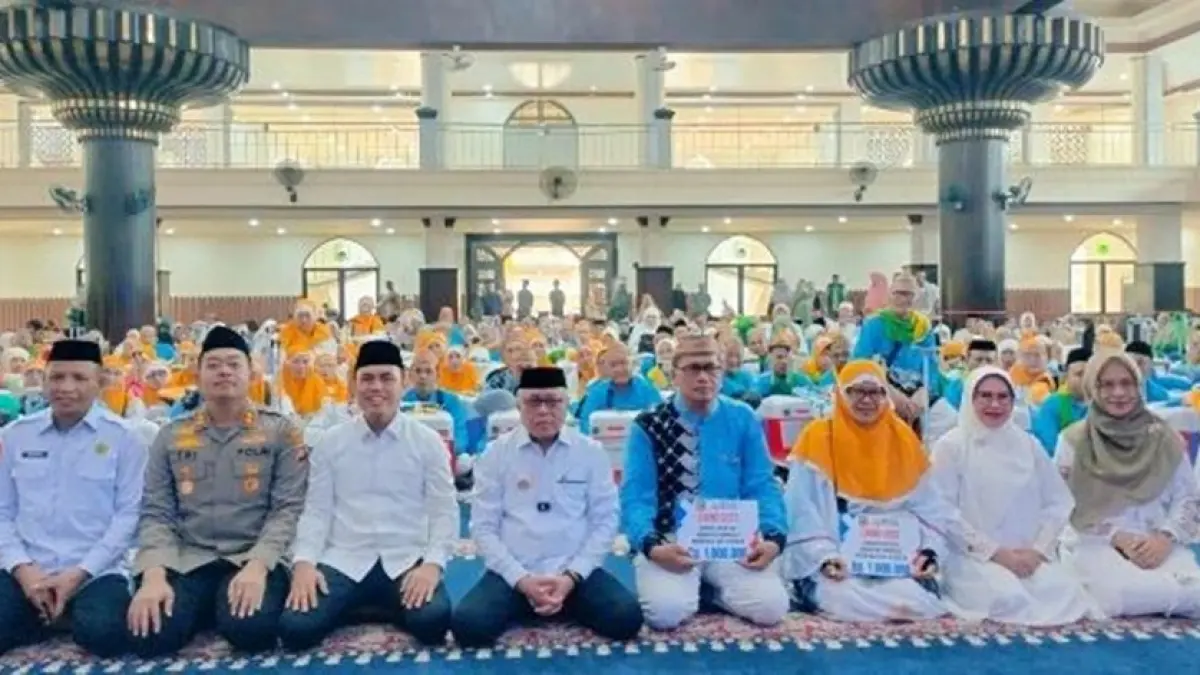 Pemerintah Kabupaten Gorontalo resmi melepas 161 jemaah calon haji (JCH) Kloter 30 menuju embarkasi haji,(F:Dkmfo)
