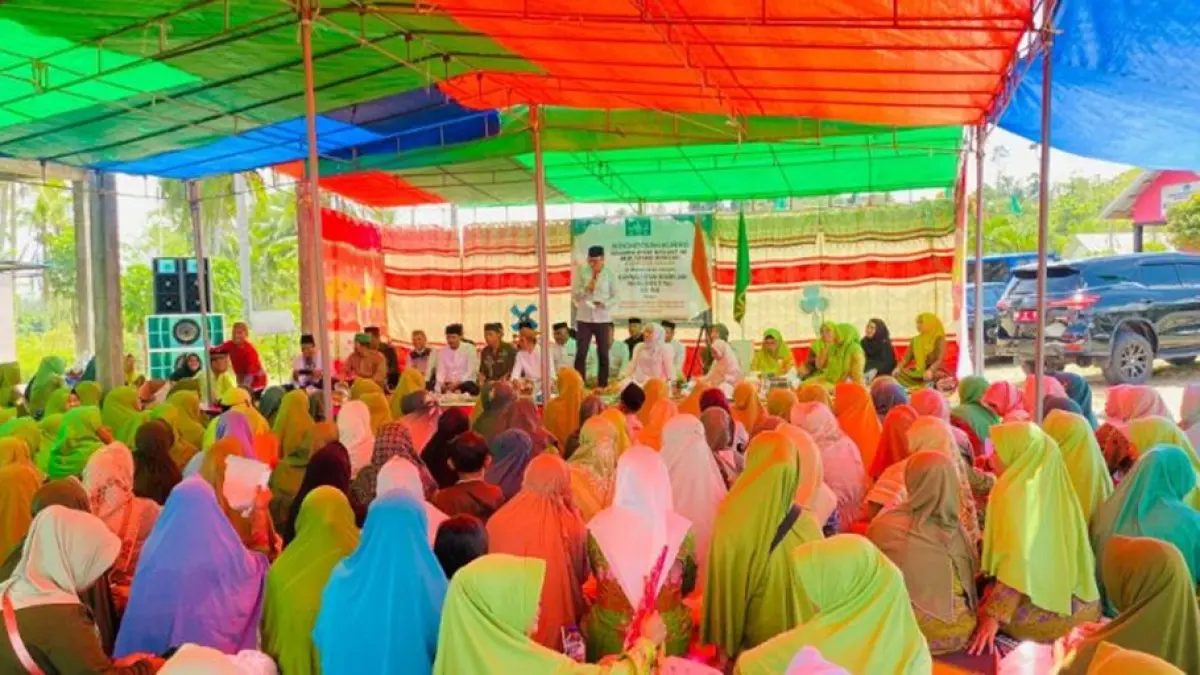 Suasana religius dan penuh kebersamaan terasa dalam pelaksanaan Istighotsah Kubro yang digelar di Desa Mekar Jaya, Kecamatan Wonosari, Kabupaten Boalemo.(F:Prokopim)