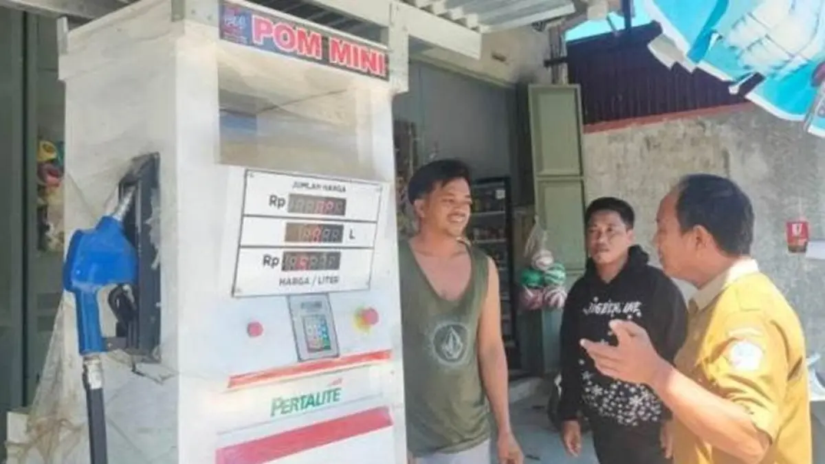 Tim dari Dinas Perdagangan, Perindustrian, Koperasi dan UKM (Perindagkop UKM) Pohuwato diterjunkan langsung ke lapangan untuk mengecek distribusi dan harga BBM. (F:Prokopim)