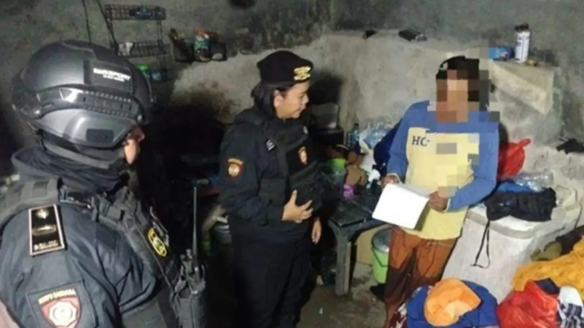 Barang bukti yang diamankan saat Razia  terdiri dari cap tikus, bir hitam, bir bintang, dan berbagai jenis minuman beralkohol lainnya.(F:Hms-Pol)