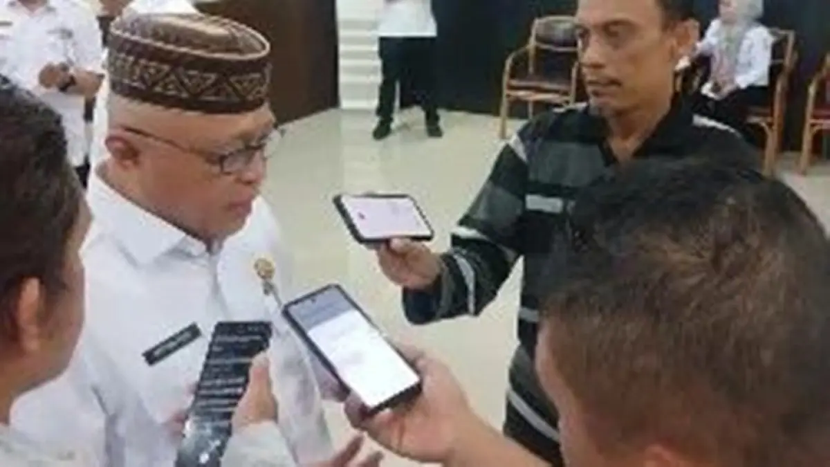 Bupati Kabupaten Gorontalo Sofyan Puhi (F:Dkmfo)