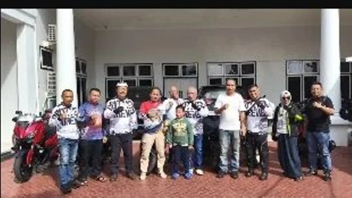 Wabup Tonny S. Junus bersama komunitas Yamaha NMAX Club Indonesia (YNCI) Gorontalo menggelar touring wisata menuju Pulau Torosiaje.(F:DKmfo)