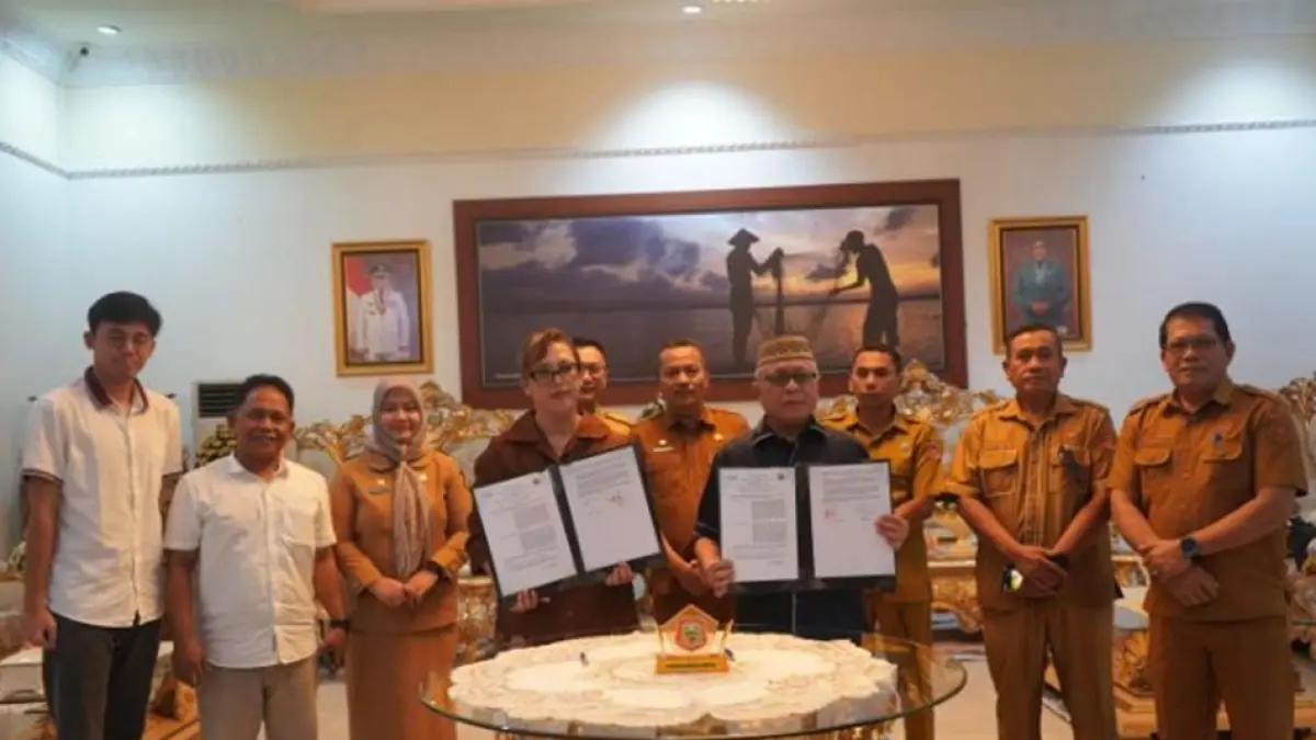 penandatanganan kerja sama antara Pemkab Gorontalo dan Koperasi Infinity Alam Lestari dilakukan langsung oleh Bupati Gorontalo, Sofyan Puhi, bersama Direktur Koperasi Infinity Alam Lestari, Engeline Hennriette.(F:DKmfo)