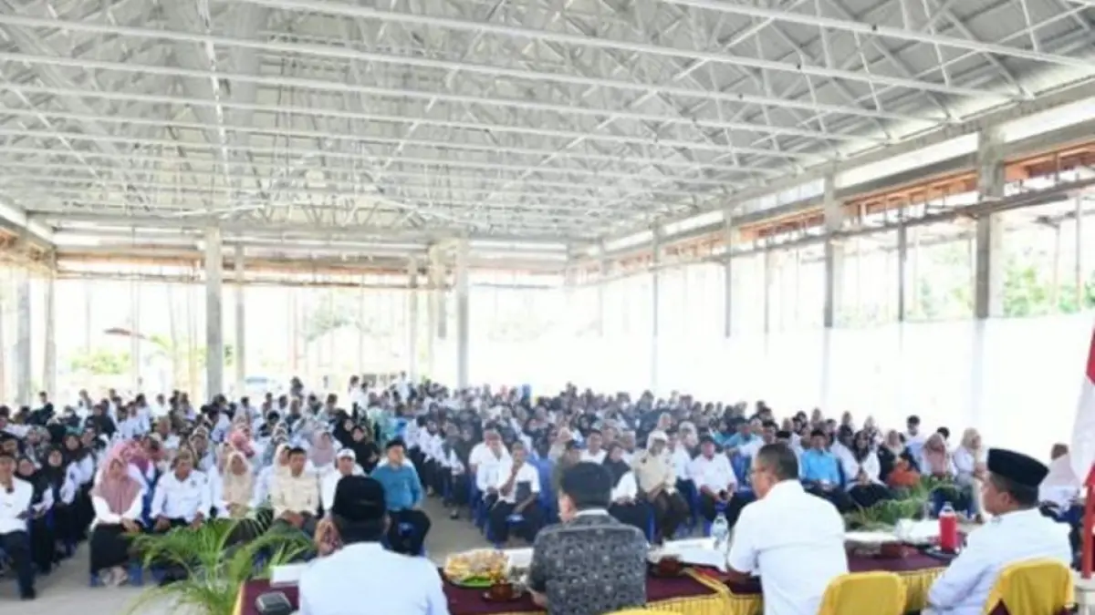 Wakil Bupati Boalemo, Lahmuddin Hambali menghadiri kegiatan Penyuluhan dan 
Penerangan Hukum Bagi Kepala Desa se-Kabupaten Boalemo yang dilaksanakan di Aula 
Kejaksaan Negeri Boalemo.(F:DKmfo)