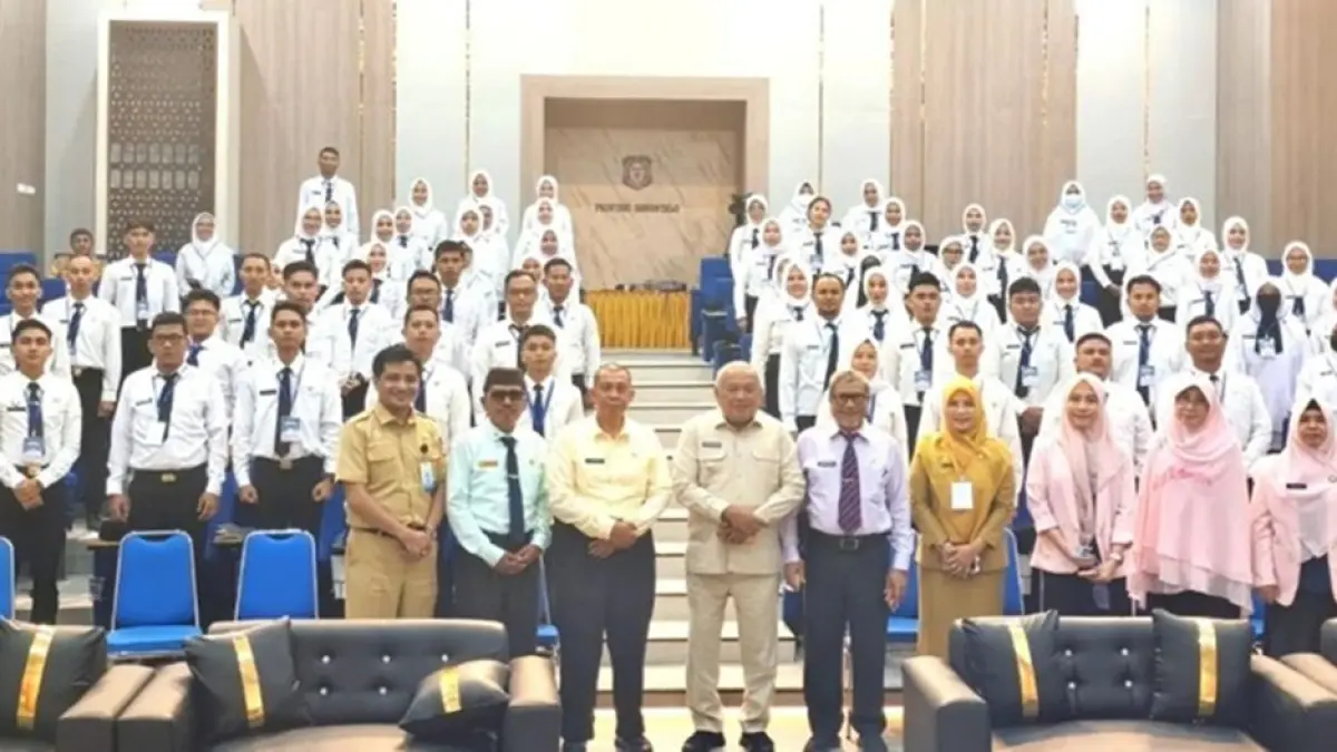 Wakil Bupati Tonny Jusnus  saat membuka pembekalan Pelatihan Dasar CPNS Tahun 2026 
di Auditorium GIIS BKPSDM Provinsi Gorontalo.(F:DKmfo)