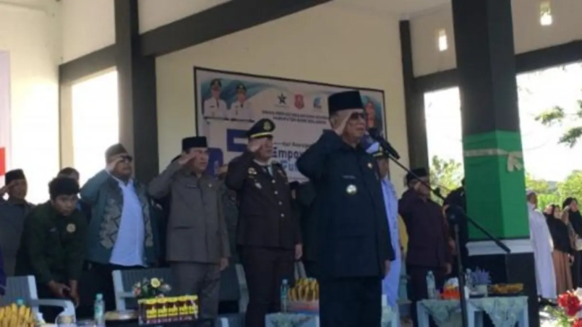 Bupati Bone Bolango Ismet Mile menjadi Irup Upacara Hari Kebangkitan Nasional tingkat Kabupaten Bone Bolango yang berlangsung alun-alun Kantor Bupati Bone Bolango.(F:Dkmfo)
