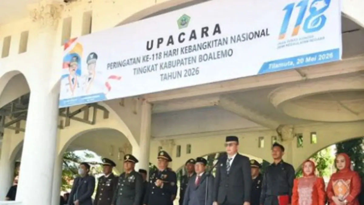 Wabup Boalemo Lahmudin Hambli menjadi Inspektur Upacara Harkitnas yang berlangsung di alun-alun Tilamuta.(F:Forkopim)