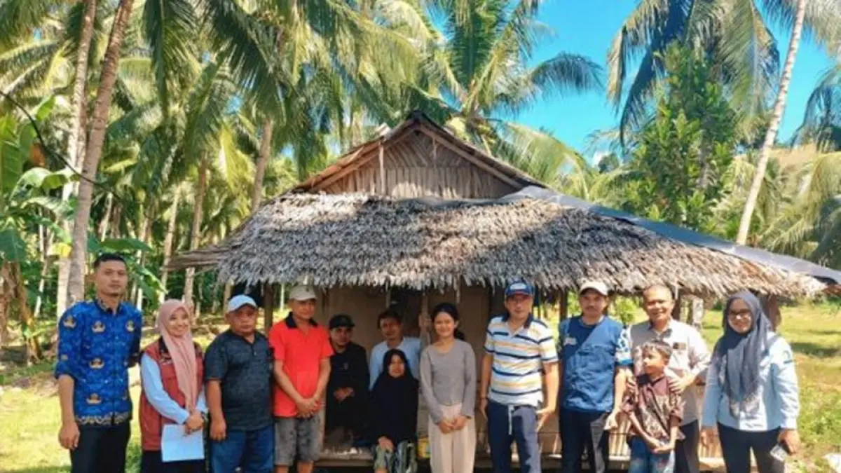 Aksi jemput bola tersebut dipimpin langsung Wakil Bupati Boalemo, Lahmuddin Hambali, bersama tim lintas sektor yang menyasar sejumlah keluarga di Dusun IV Balombo, Desa Piloliyanga.(F:DKmfo)