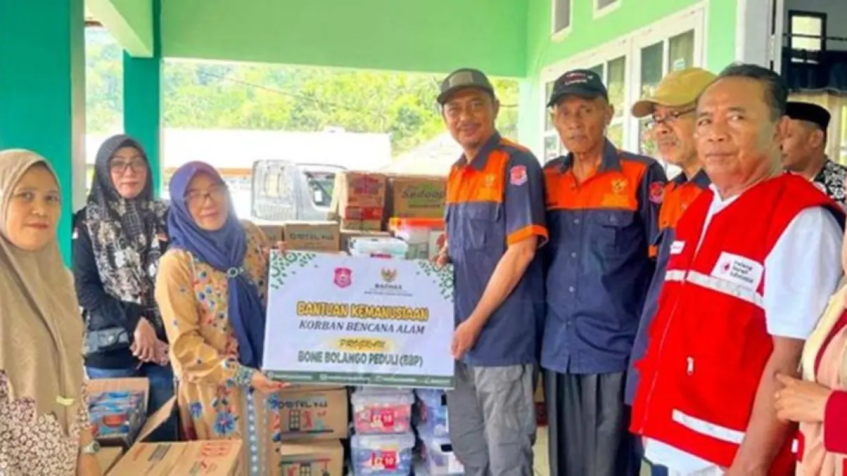 Baznas Bone Bolango salurkan bantuan kemanuasian bagi korban bencana banjir di Bone Pesisir.(F:Dkmfo)