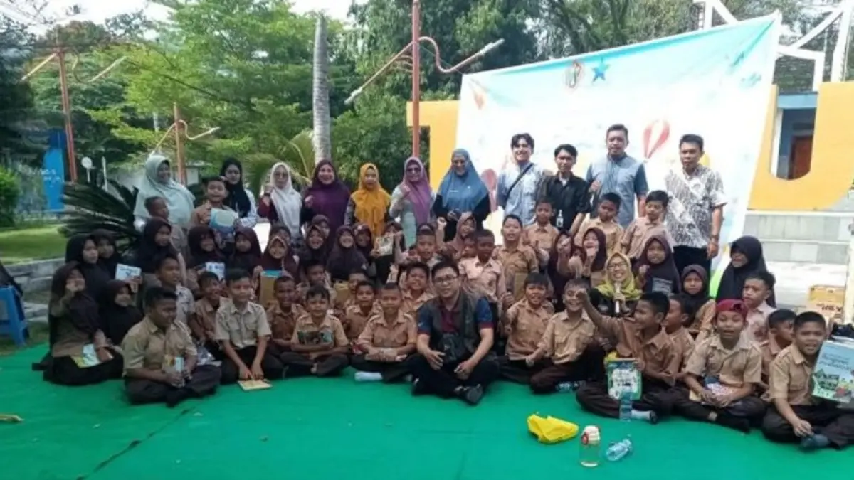 Sebagai Relima, peran saya adalah sebagai fasilitator dan katalisator. Saya berkontribusi dalam mengelola Perpustakaan Desa yang sebelumnya pasif, melakukan pengelompokan buku, dan memperbaiki sarana prasarana yang ada.(F:Istimewa)