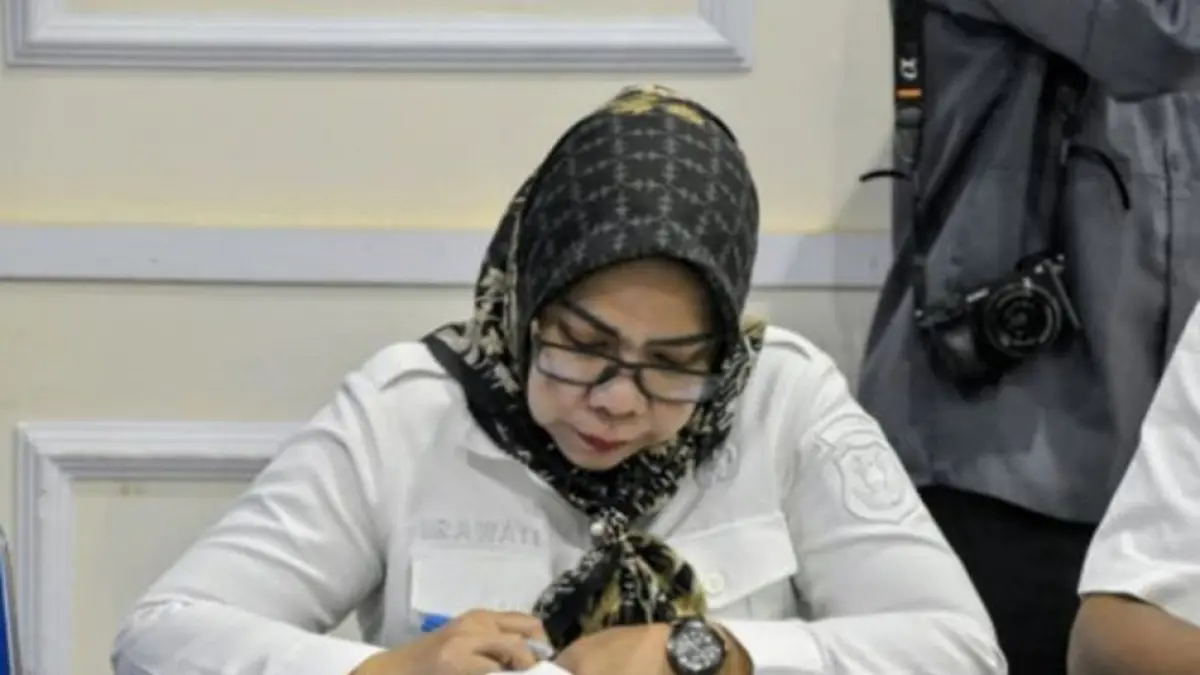 Kepala Dinas Perhubungan Kabupaten Gorontalo, Irawaty Usman, pada Rapat Koordinasi Forkopimda yang dipimpin Bupati Gorontalo Sofyan Puhi di Aula Polres Gorontalo,(F:DKmfo)