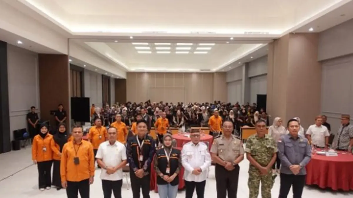 Pencanangan sekaligus pelepasan petugas sensus dilakukan langsung oleh Bupati 
Gorontalo Sofyan Puhi di Hotel Amaris Gorontalo.(F:Hms-Pol)