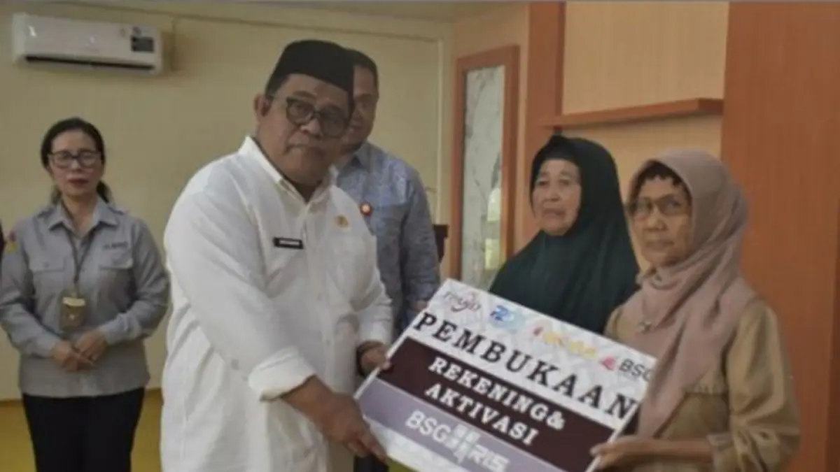 Sekretaris Daerah Kabupaten Gorontalo, Sugondo 

Makmur, 

saat menghadiri kegiatan Literasi Keuangan dalam rangka Gerakan Nasional Cerdas Keuangan (GENCARKAN) 2026 yang berlangsung di Aula Dinas Pendidikan dan Kebudayaan Kabupaten Gorontalo.(F:Dkmfo)