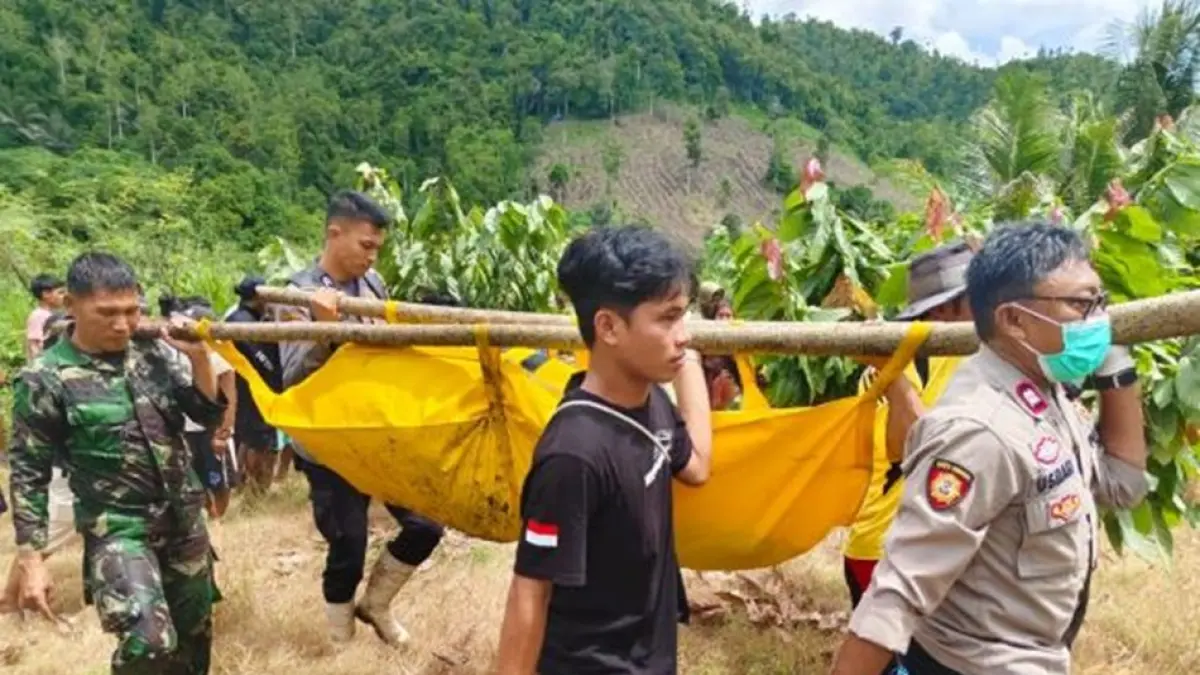 Evakuasi korban yang diketahui bernama Ismail Matuke (58), warga Dusun III Desa Malango, yang sebelumnya dilaporkan hilang sejak 9 Juni 2026.(F:Hms-Pol)