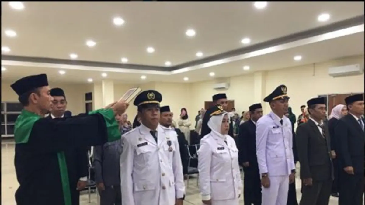 Pemerintah Kabupaten Bone Bolango kembali melakukan pelantikan dan pengambilan 
sumpah/janji sejumlah pejabat administrator yang dipimpin langsung oleh Bupati Bone Bolango, Ismet Mile. (F.Indra/Diskominfo)