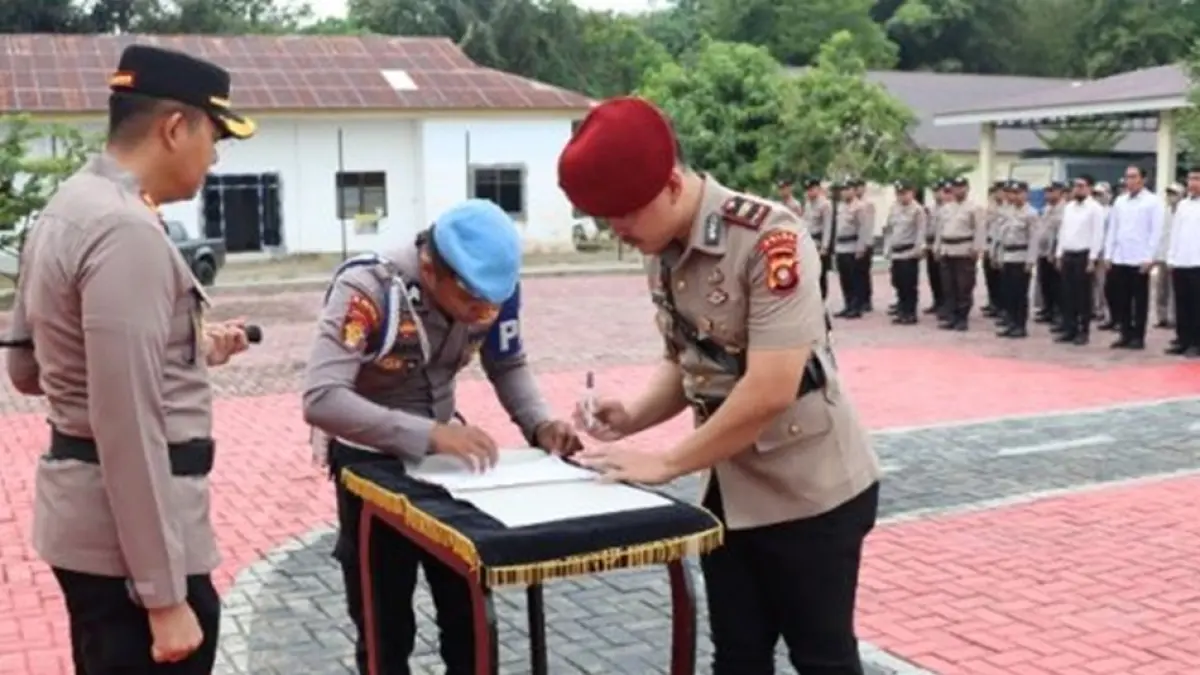 Pelantikan Kasat Reskrim Polres Gorontalo, Iptu Maulana Rahman SIK yang dipimpin langsung Kapolres AKBP Ki Ide Bagus Tri.(F:Hms-Pol)